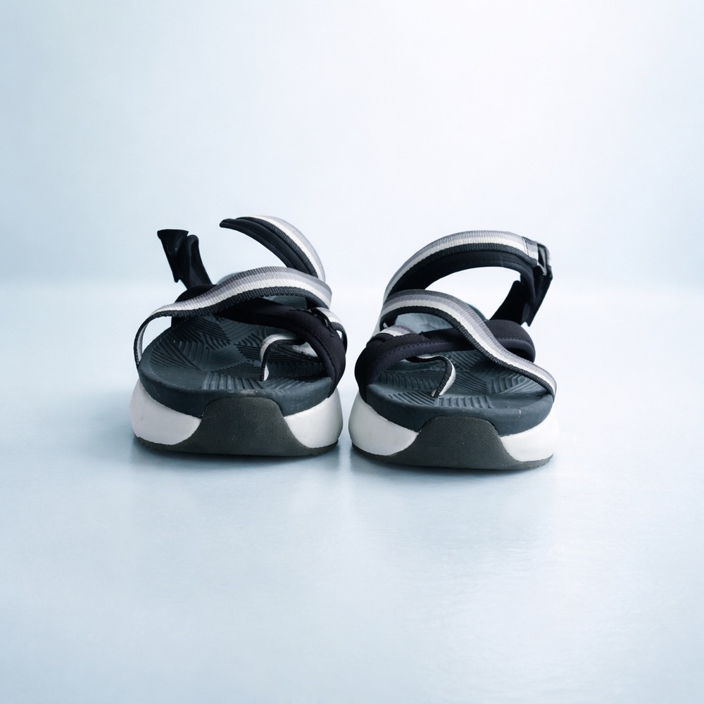 Mark Nason Women 7.5 Black White Modern Jogger 2.0 Bonnie
Platform Chunky Sandal